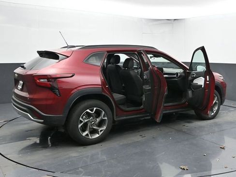 Used 2025 Chevrolet Trax LT image 58