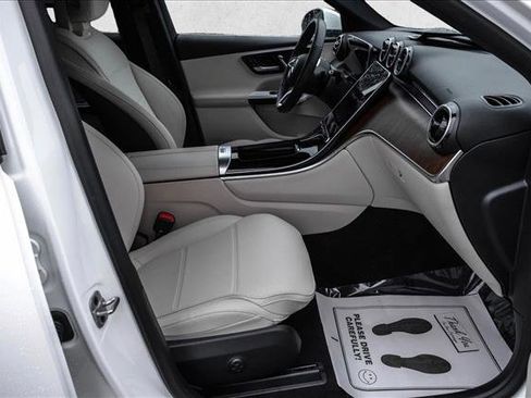 Certified 2025 Mercedes-Benz GLC 300 4MATIC image 25