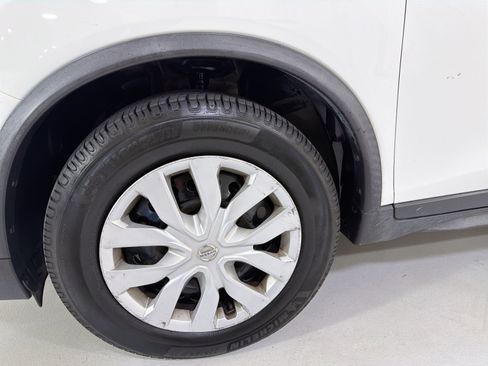 Used 2020 Nissan Rogue S FWD image 28