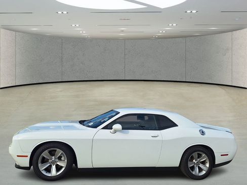 Used 2022 Dodge Challenger GT image 3