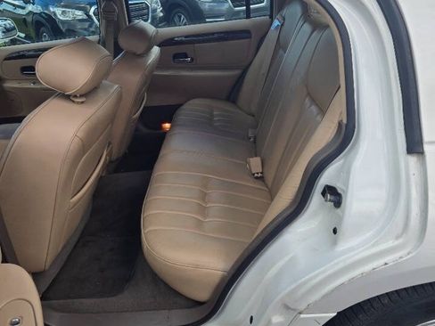 Used 1998 Lincoln Town Car Executive RWD image 13