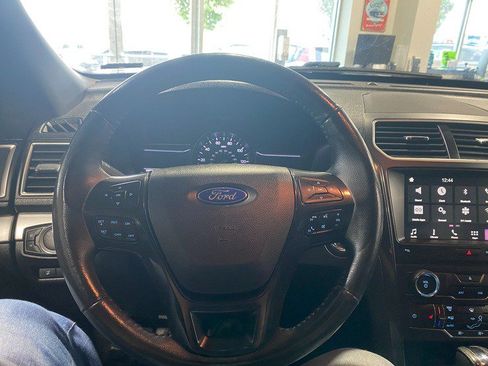 Used 2017 Ford Explorer XLT w/ Equipment Group 202A AWD/4WD image 21
