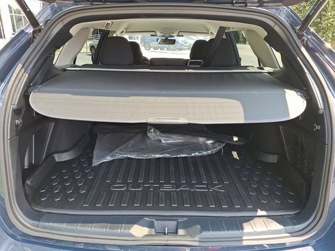 Used 2025 Subaru Outback Premium AWD/4WD image 29