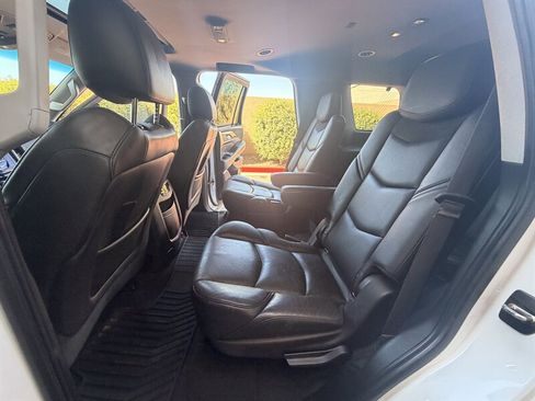 Used 2019 Cadillac Escalade Luxury AWD/4WD image 31