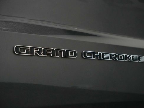 Used 2018 Jeep Grand Cherokee Limited w/ Luxury Group II RWD image 12