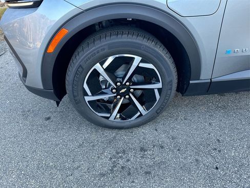 New 2026 Chevrolet Equinox EV LT image 12