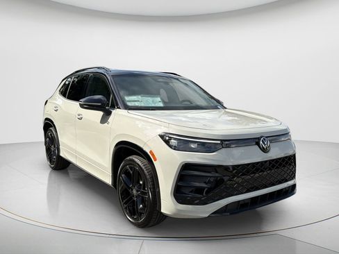 New 2026 Volkswagen Tiguan SE R-Line FWD image 3