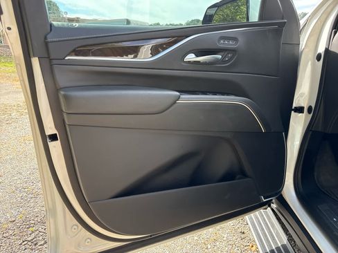 Used 2023 Cadillac Escalade Sport Platinum w/ LPO, ONYX Package image 9