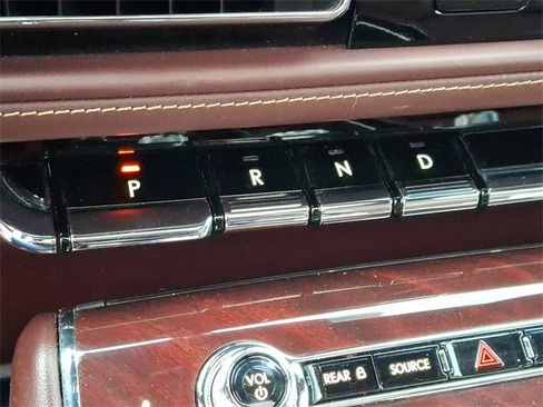 Used 2022 Lincoln Aviator Black Label w/ Class IV Trailer Tow Package image 15