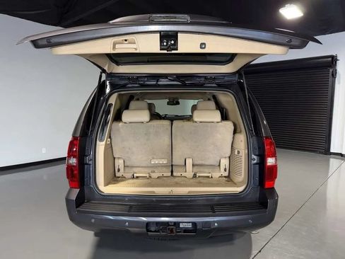 Used 2011 Chevrolet Tahoe LT w/ Luxury Package RWD image 17
