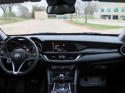 Used 2019 Alfa Romeo Stelvio image 20