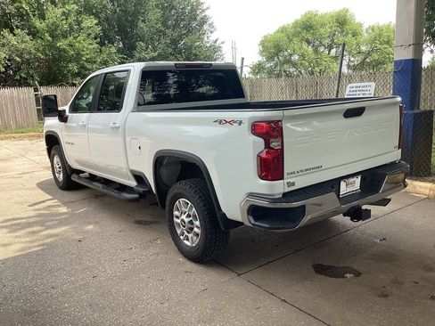 Used 2020 Chevrolet Silverado 2500 LT AWD/4WD image 2