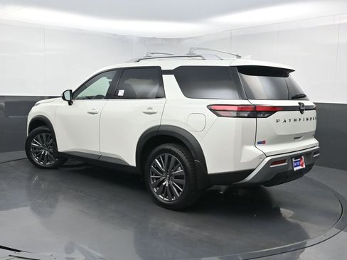 Used 2024 Nissan Pathfinder SL w/ SL Premium Package FWD image 25