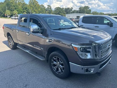 Used 2019 Nissan Titan SL w/ Chrome Package AWD/4WD image 3