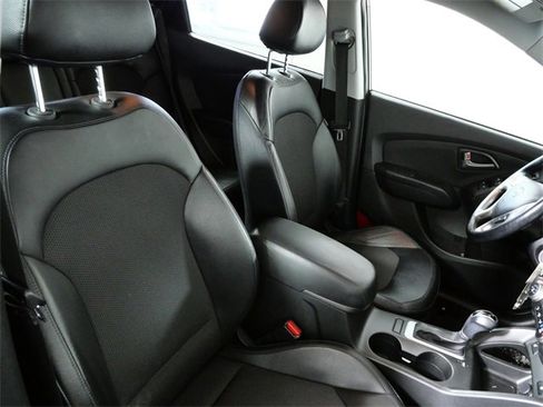 Used 2015 Hyundai Tucson SE image 11