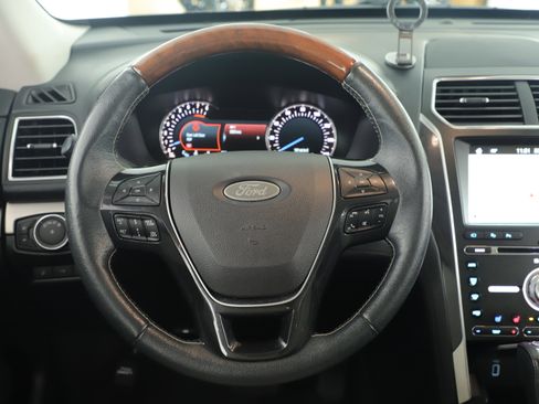 Certified 2018 Ford Explorer Platinum image 15