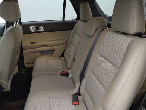 Used 2015 Ford Explorer XLT w/ Equipment Group 201A FWD image 18