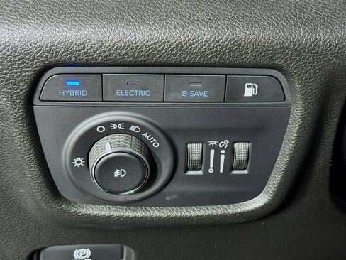 Used 2022 Jeep Grand Cherokee Limited 4xe image 11