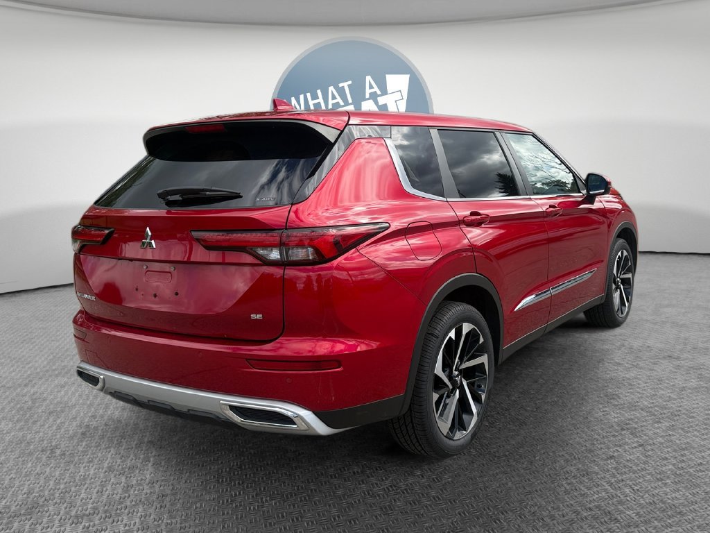 Used 2022 Mitsubishi Outlander SE AWD/4WD image 3