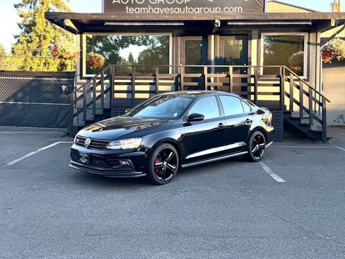 Used 2017 Volkswagen Jetta GLI FWD image 2