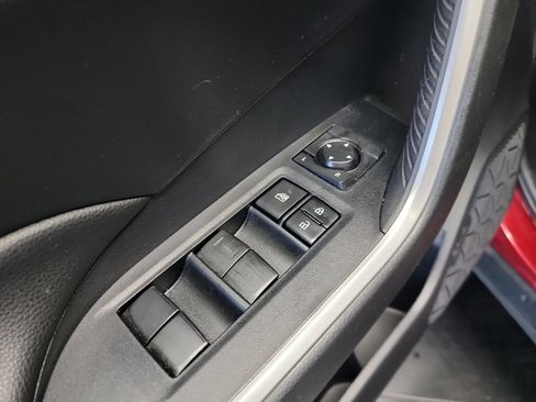 Used 2021 Toyota RAV4 LE AWD/4WD image 14