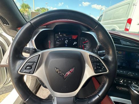 Used 2019 Chevrolet Corvette Stingray Convertible RWD image 13