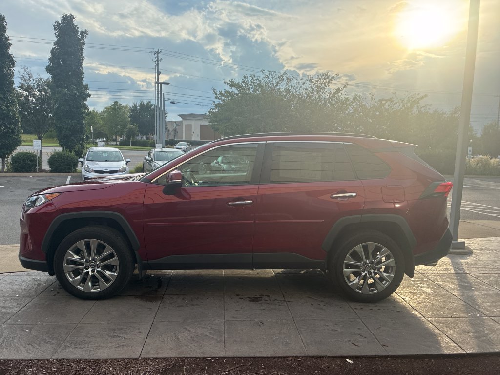 Used 2020 Toyota RAV4 Limited AWD/4WD image 8
