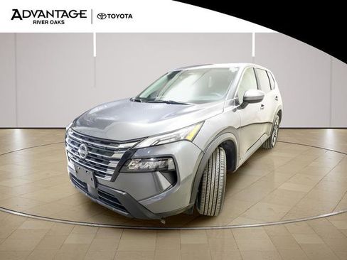 Used 2024 Nissan Rogue SV image 4