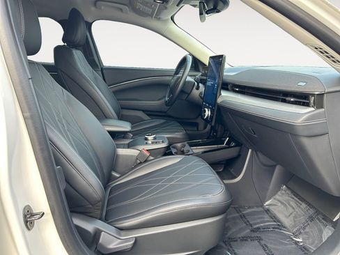 Used 2022 Ford Mustang Mach-E Select image 10