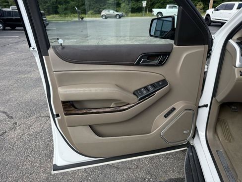 Used 2019 GMC Yukon XL SLT w/ Open Road Package AWD/4WD image 26