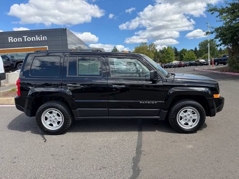 Used 2017 Jeep Patriot Sport AWD/4WD image 8