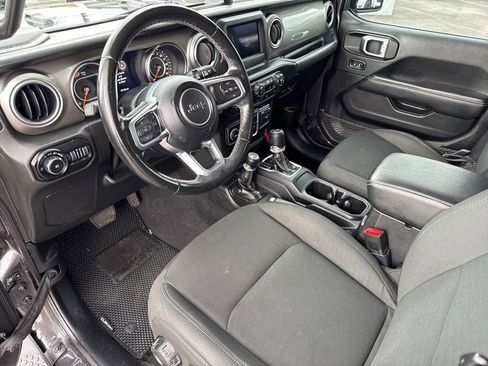 Used 2020 Jeep Wrangler Unlimited Sahara AWD/4WD image 29