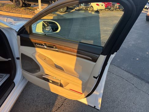 Used 2018 Genesis G90 3.3T Premium image 16