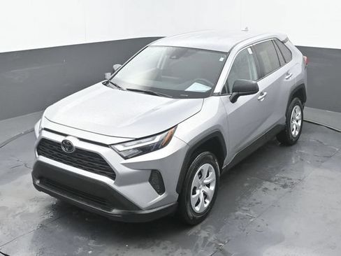 Used 2024 Toyota RAV4 LE FWD image 31