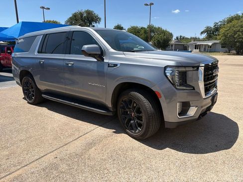 Used 2022 GMC Yukon XL SLE AWD/4WD image 3