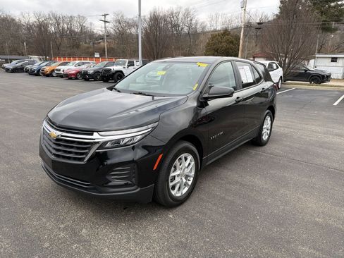 Used 2023 Chevrolet Equinox LS w/ LS Convenience Package image 4