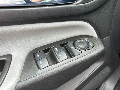 Used 2024 Chevrolet Equinox LS w/ LS Convenience Package FWD image 16