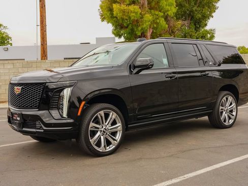 New 2026 Cadillac Escalade ESV Platinum Sport AWD/4WD image 3