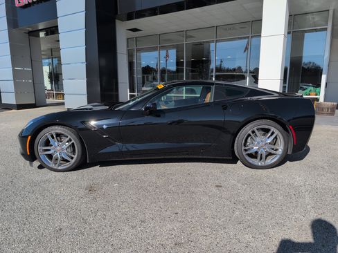 Used 2018 Chevrolet Corvette Stingray Coupe w/ 3LT Preferred Equipment Group image 4