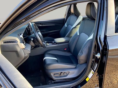 Used 2025 Toyota Camry SE FWD image 8