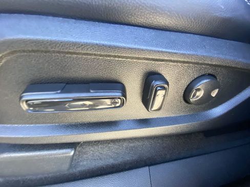 Used 2025 Honda Pilot Touring image 12