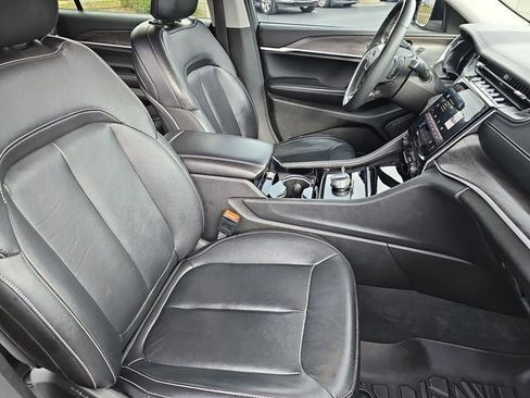 Used 2023 Jeep Grand Cherokee L Limited image 10