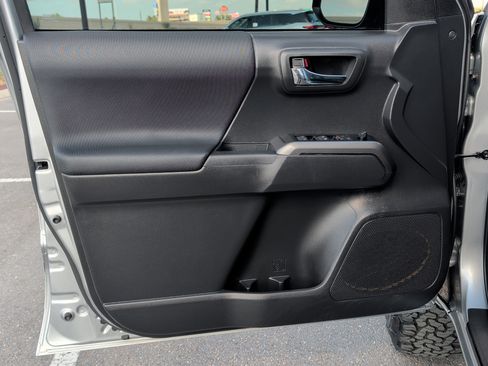 Used 2023 Toyota Tacoma TRD Sport image 8