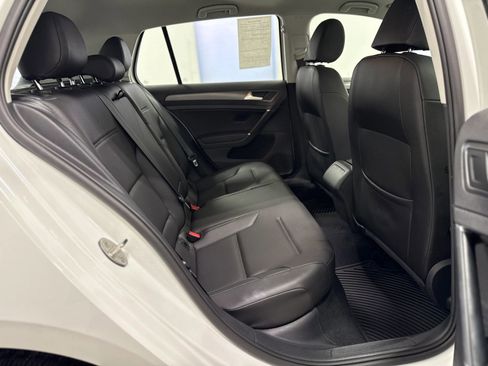 Used 2019 Volkswagen Golf SE image 31