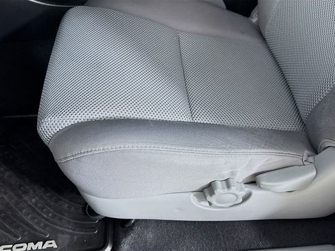 Used 2015 Toyota Tacoma TRD Sport w/ TRD Sport Package image 18