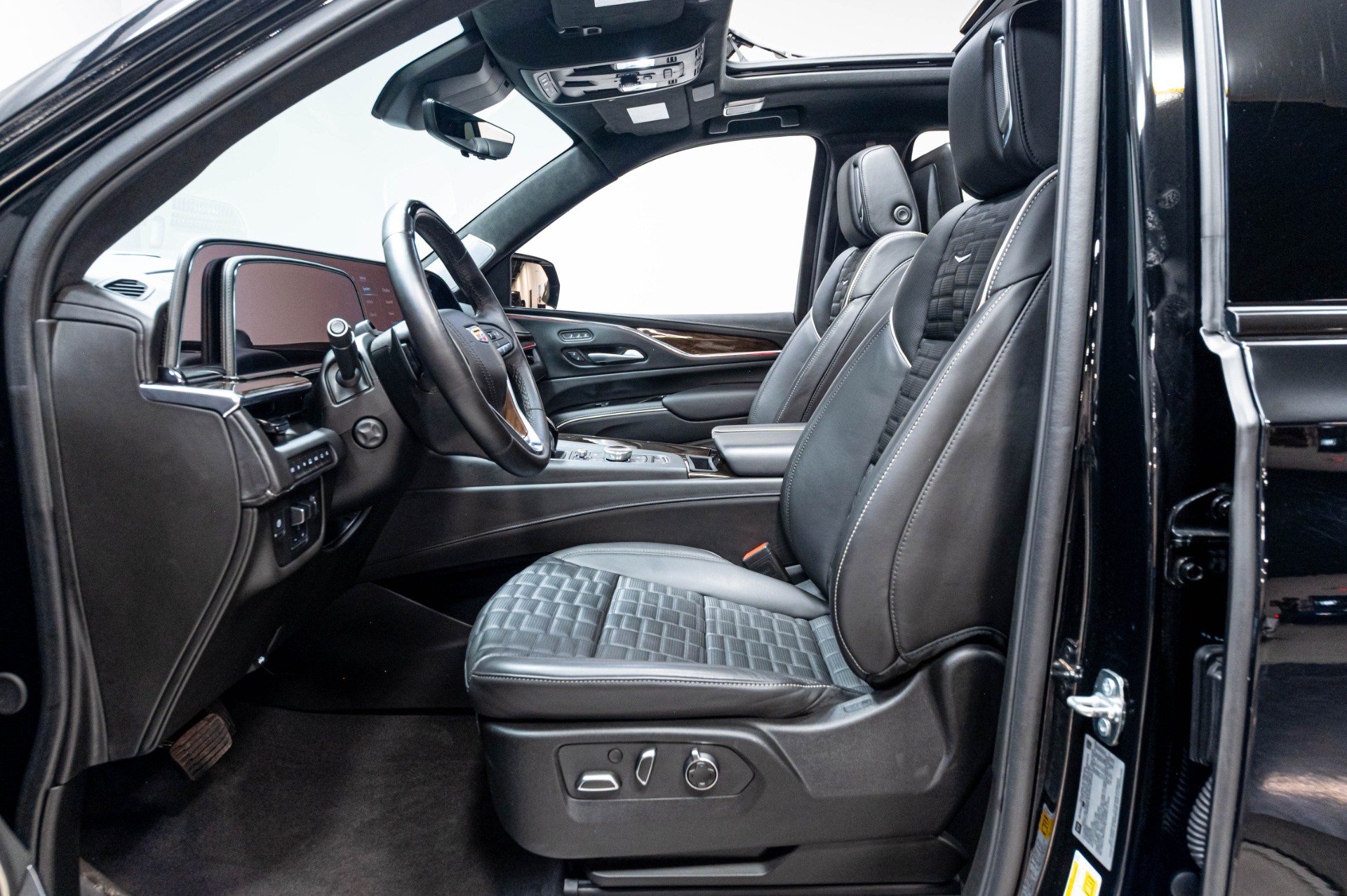 Used 2024 Cadillac Escalade Sport Platinum AWD/4WD image 6