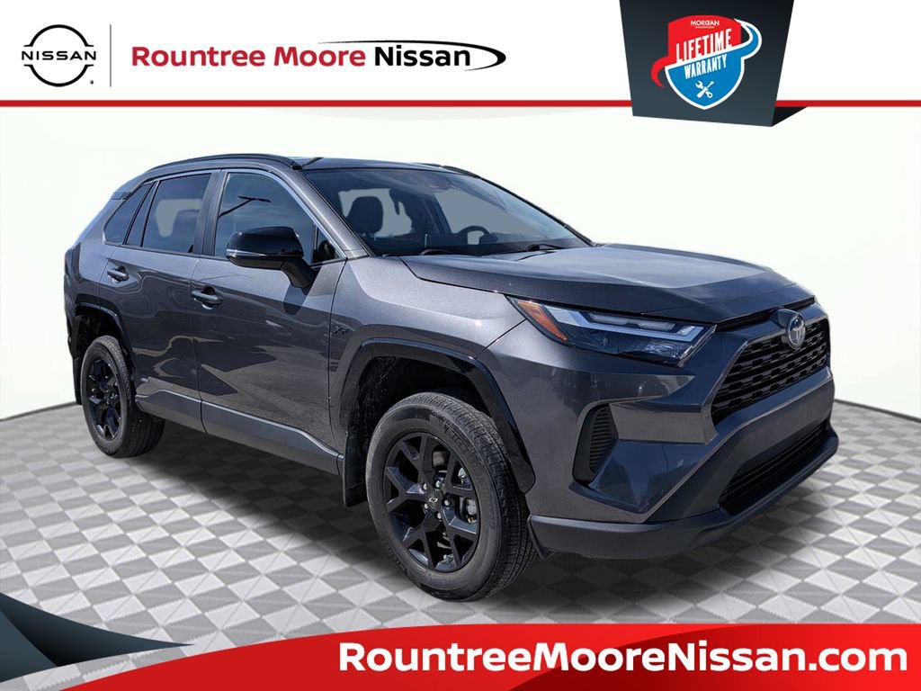 Used 2024 Toyota RAV4 XLE AWD/4WD image 1