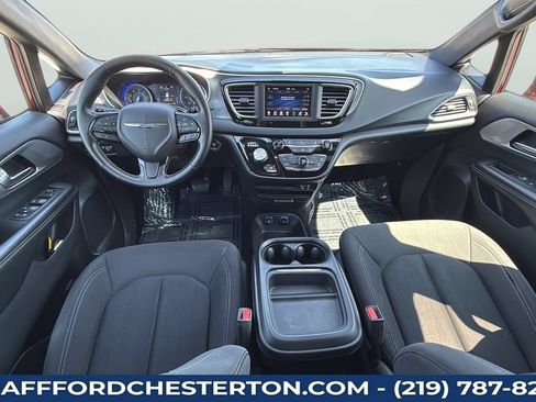 Used 2019 Chrysler Pacifica Touring Plus w/ S Appearance Package FWD image 14