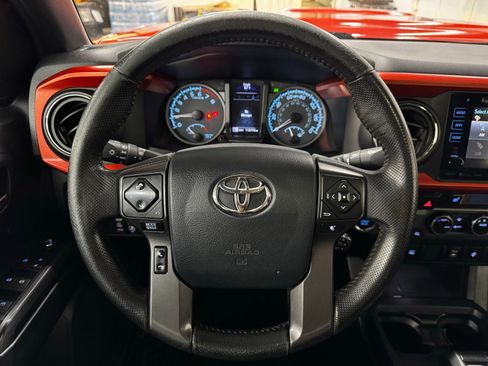 Used 2017 Toyota Tacoma TRD Sport AWD/4WD image 20