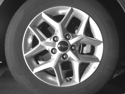 Used 2025 Kia Soul LX w/ LX Technology Package FWD image 16